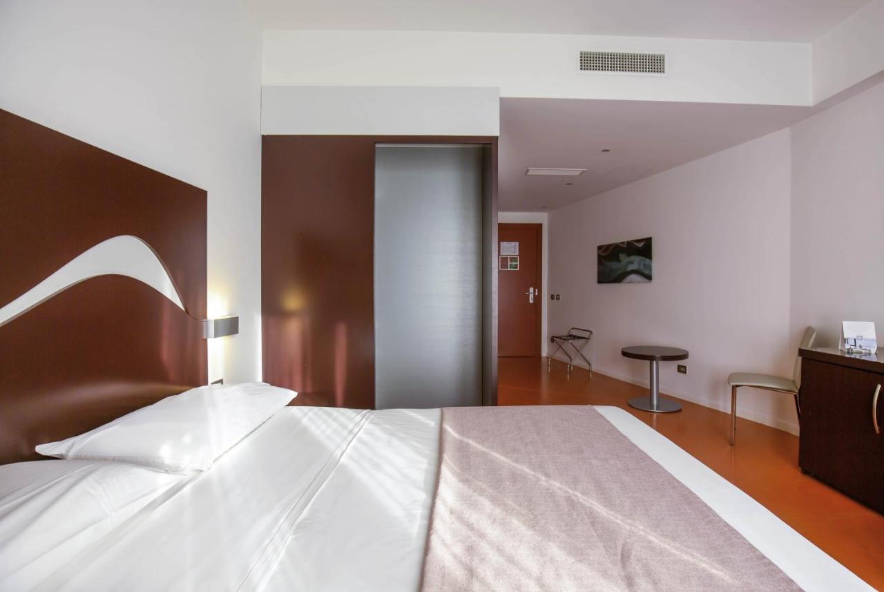 Poseidon Hotel 4*
